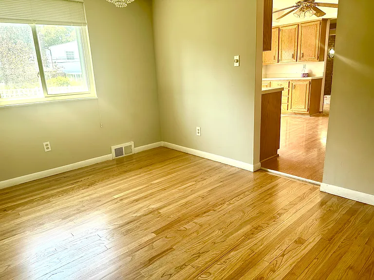 32307 Cambridge Dr — Photo 40