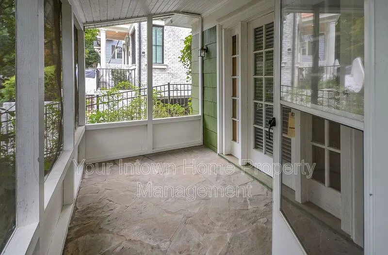 3 bed, 2.0 bath, 2124 sqft, $4,150 — Photo 2