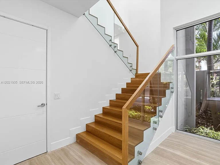 125 Hampton Ln — Photo 35