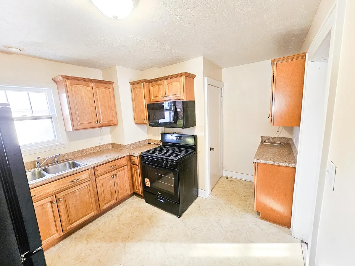 Property Photo - 17 W Woodsdale Ave