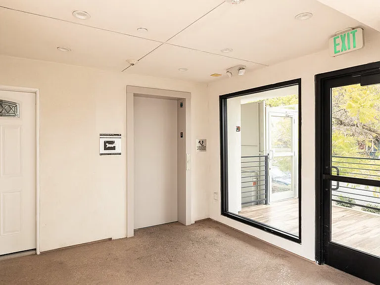 2651 S Hobart Blvd — Photo 6