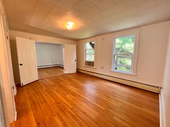 54 Bradbury St #2