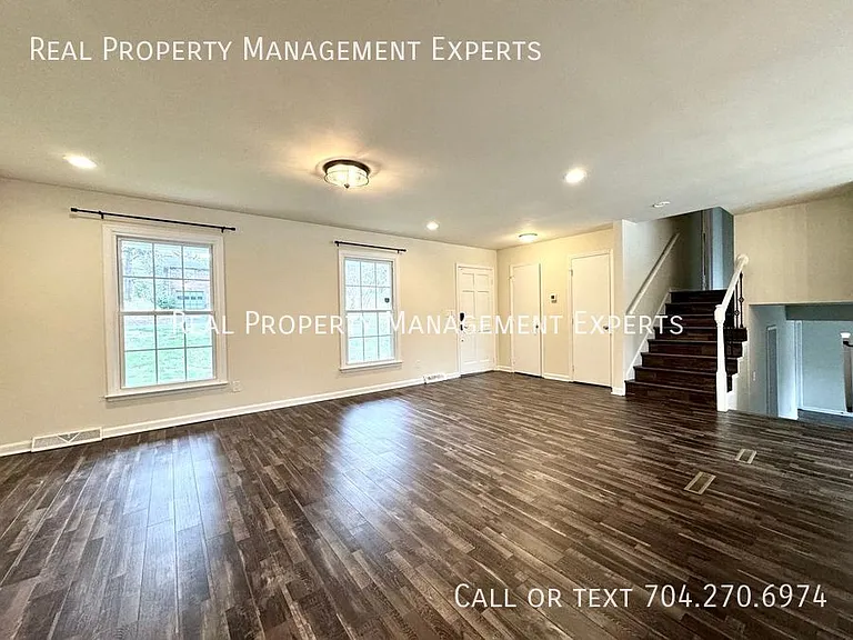 900 Tally Ho Ct — Photo 8