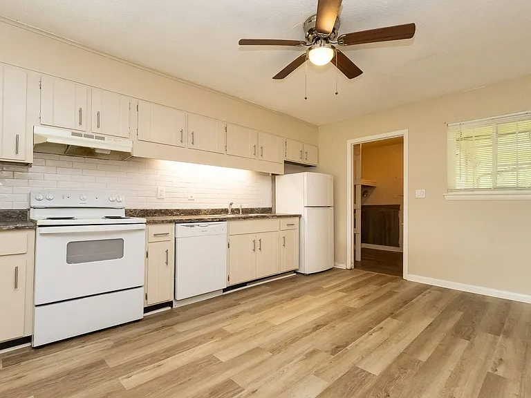 3973 Teakwood Dr #3973 — Photo 2