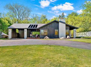 5578 Perrytown Dr, West Bloomfield, MI 48322