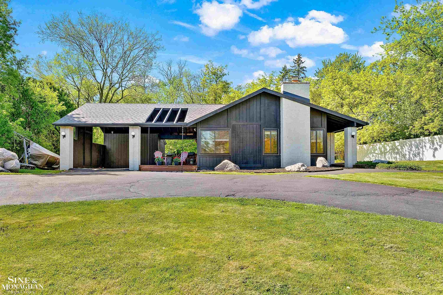 5578 Perrytown Dr photo 1