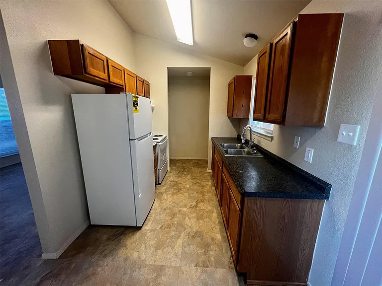 1204 Blackjack St #B — Photo 9