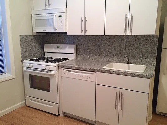 Rented by Realty 2000 Corp | media 13