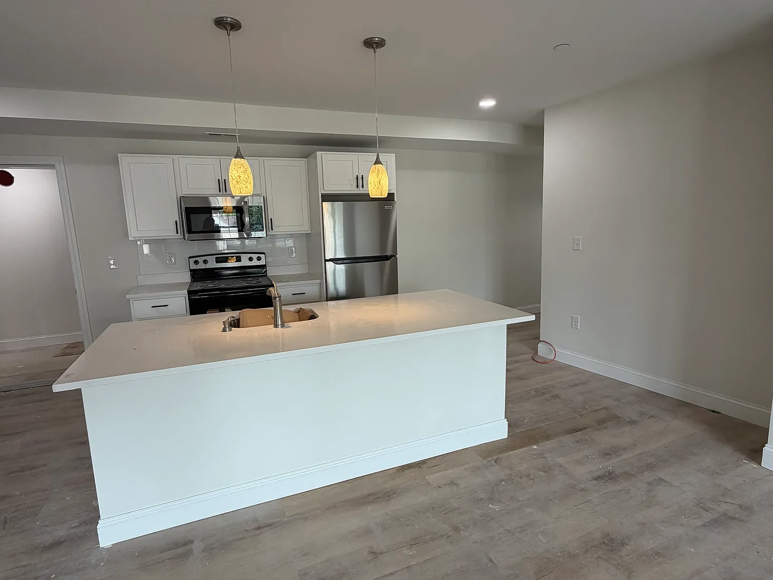 1 bed, 2.0 bath, 900 sqft, $3,595 — Photo 3