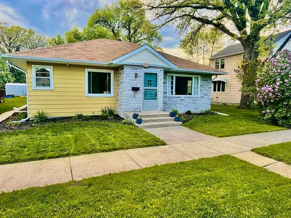 213 Tindolph Ave N, Thief River Falls, MN 56701