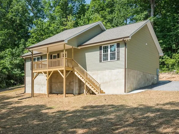 5576 Foothills Ct, Snow Camp, NC 27349