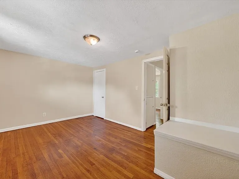 8123 Manor St — Photo 18