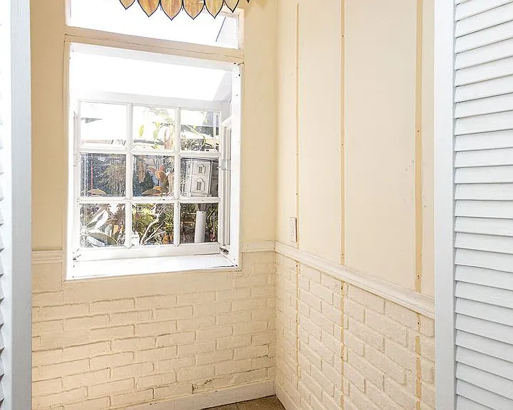 812 N June St — Photo 94