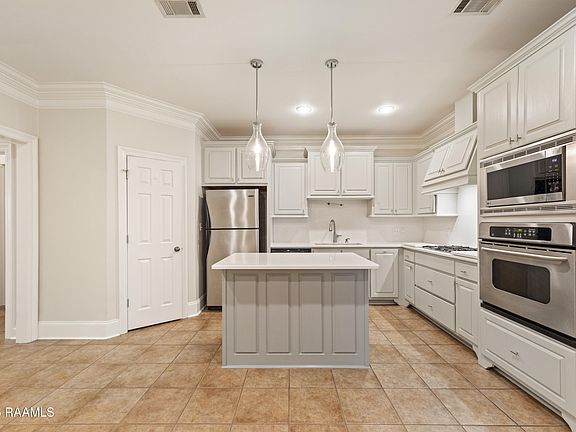 3rd image of 101 Vinemont Dr
