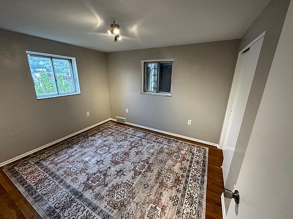 5th image of 151 Evergreen Ave