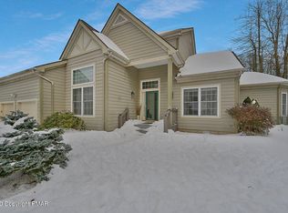 135 Skytop Rd, Pocono Pines, PA 18350