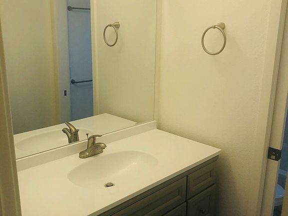 5th image of 141 Woodbury Cir Unit C