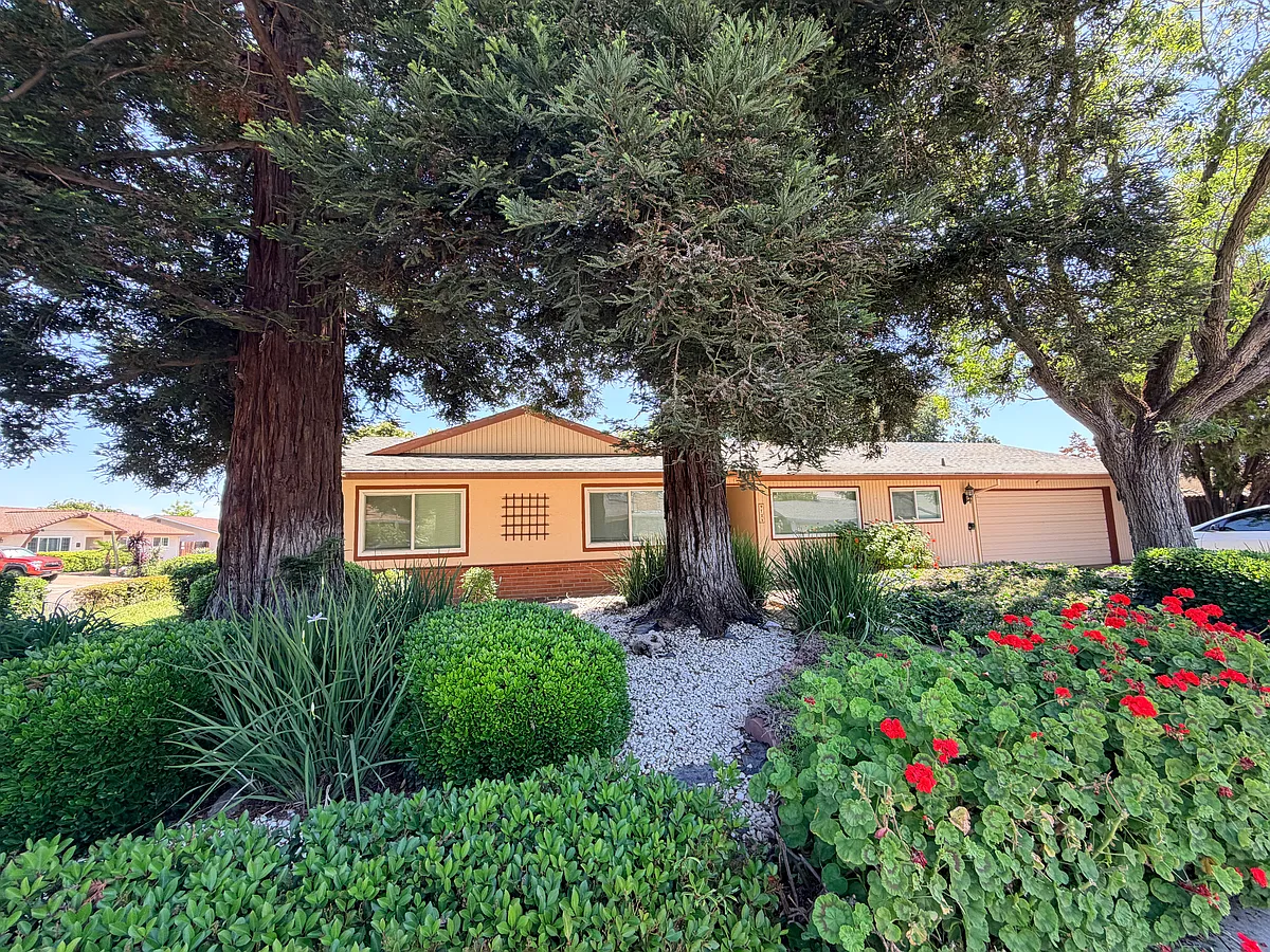 Building Photo - 9723 Parktree Way