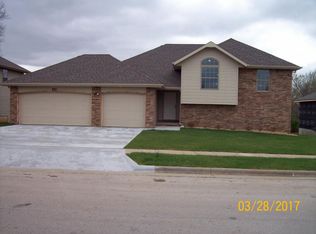 2110 W McClernon St, Springfield, MO 65803