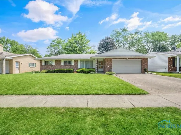 1073 Westbrook Dr, Perrysburg, OH 43551