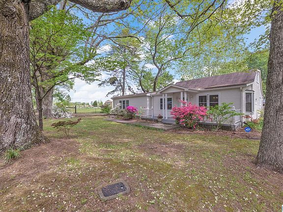 3rd image of 4693 Jeff Rd