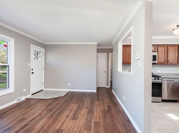 3rd image of 11016 S Worth Ave
