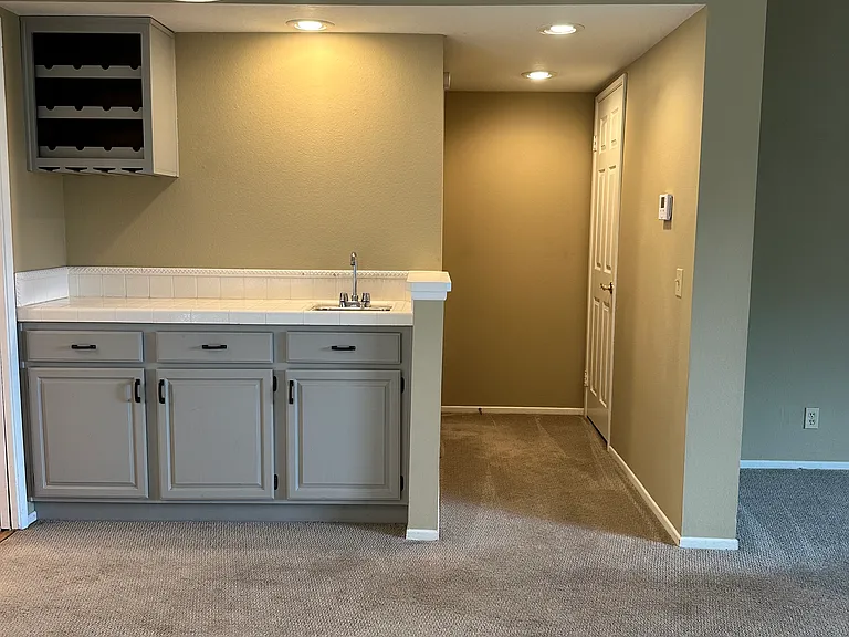 402 Country Club Dr #B — Photo 7