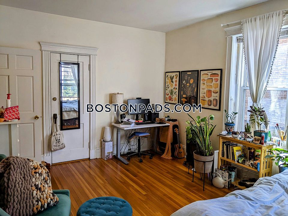 1st image of 16 Fuller St APT 3