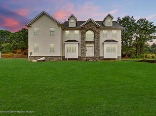 8 Hillcrest Rd, Morganville, NJ 07751