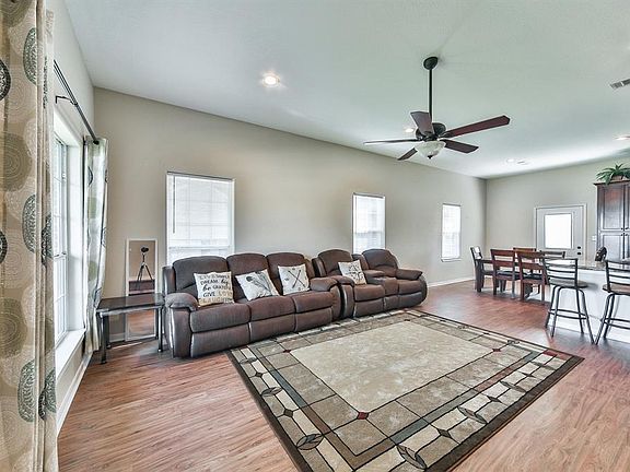 5th image of 13483 Bunker Hill Dr