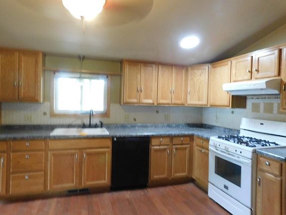 2nd image of 119 Clay St