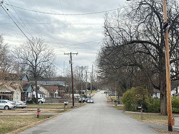 5th image of 935 Curdwood Blvd