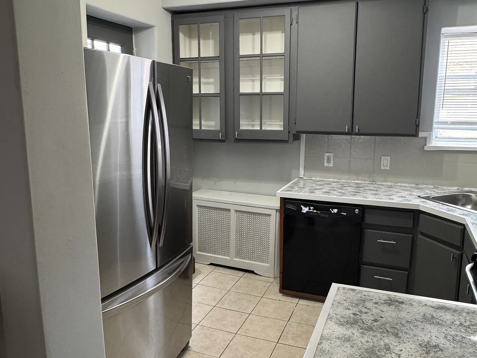 3 bed, 1090 sqft, $1,500 — Photo 4