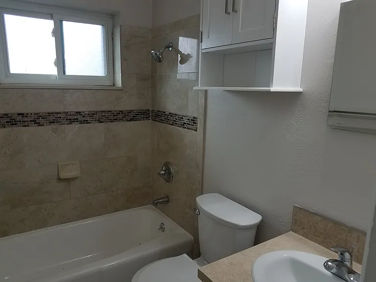 855 W Oxford Ave #4 — Photo 5