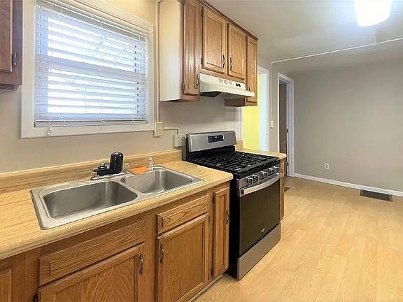 5th image of 609 Poplar Ave