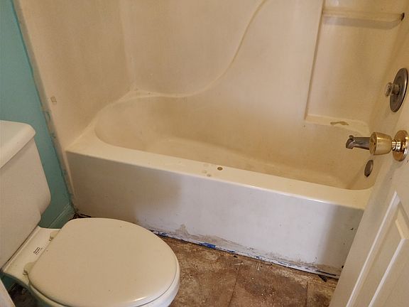 3rd image of 1807 Dakota St