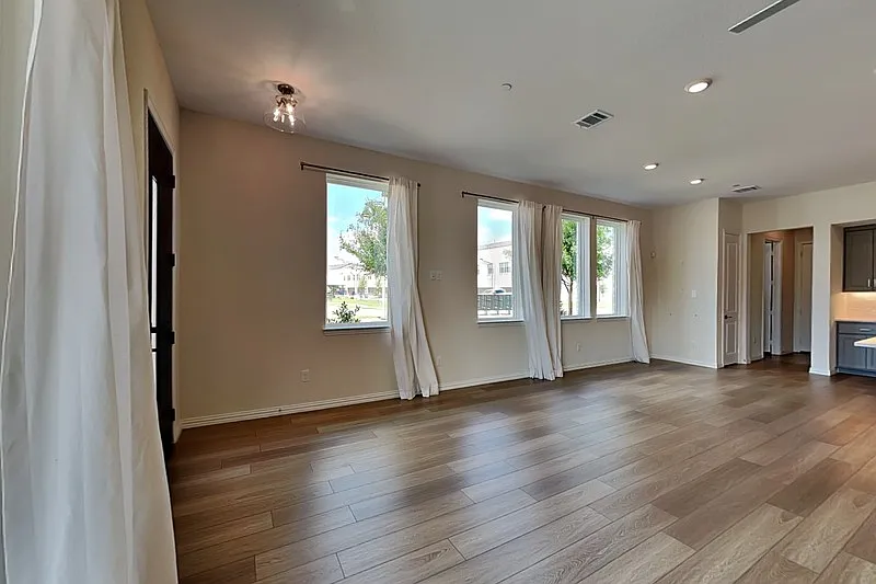 3 bed, 3.0 bath, 2057 sqft, $3,095 — Photo 3