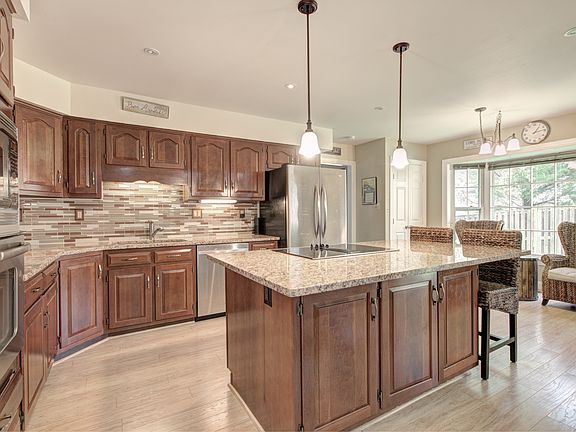 5th image of 9604 Jenny Ln