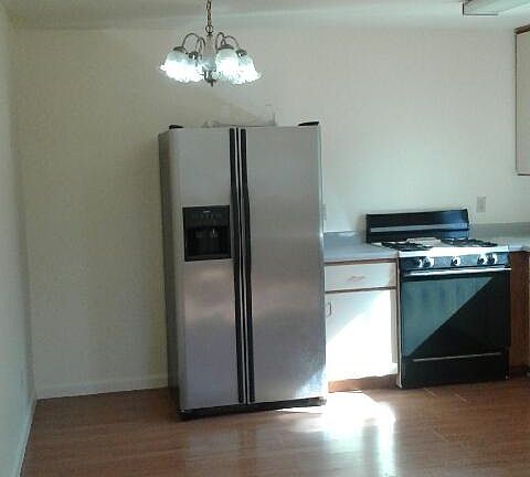  dinning area with skylight
