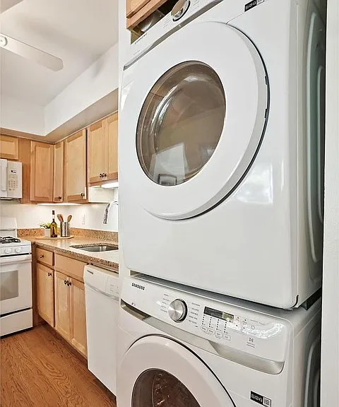 10 Monroe St #302 — Photo 8