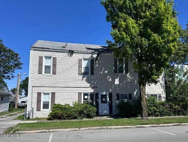 1st image of 112 N Main St