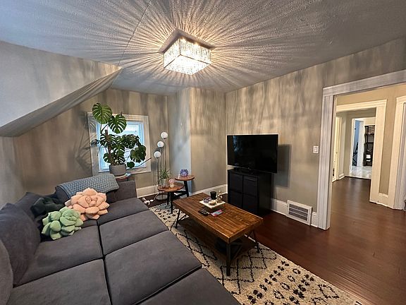 2nd image of 1425 Hopkins Ave #Up