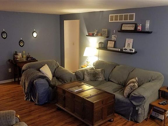 3rd image of 185 Charter Oaks Dr APT 4