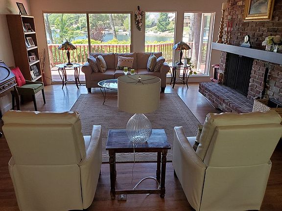 3rd image of 23584 Woodhaven Pl