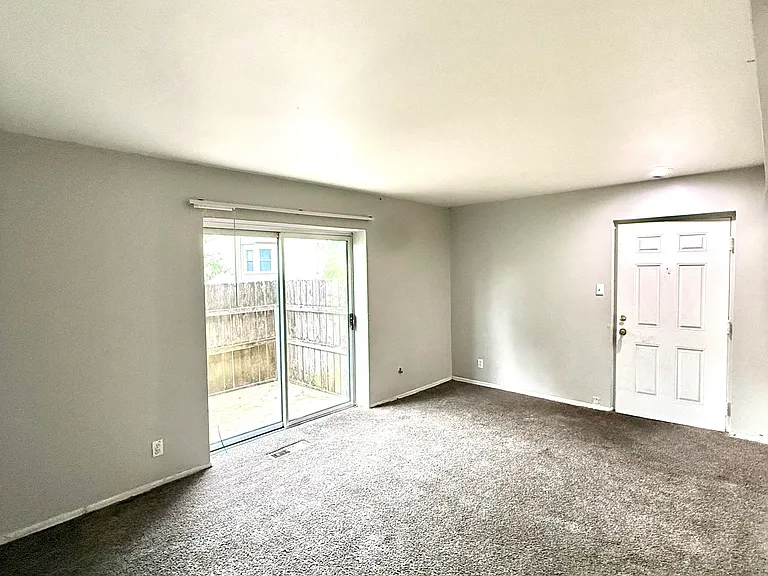 10510 Cinnamon Dr #B — Photo 2