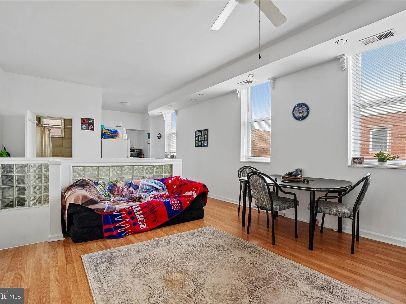 2 bed, 1.0 bath, 1600 sqft, $1,600 — Photo 4