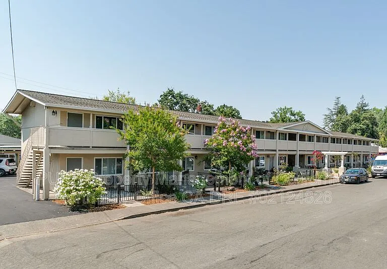 555 Dexter St #B — Photo 9