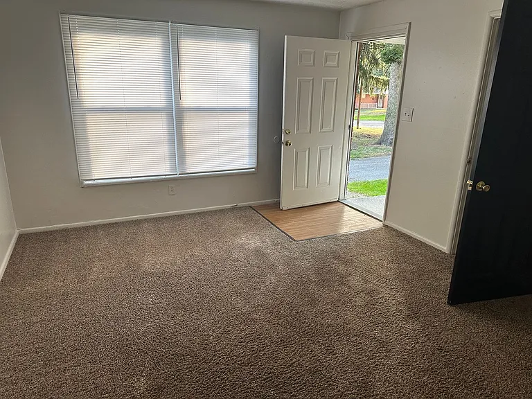 61 Crescent Dr — Photo 5