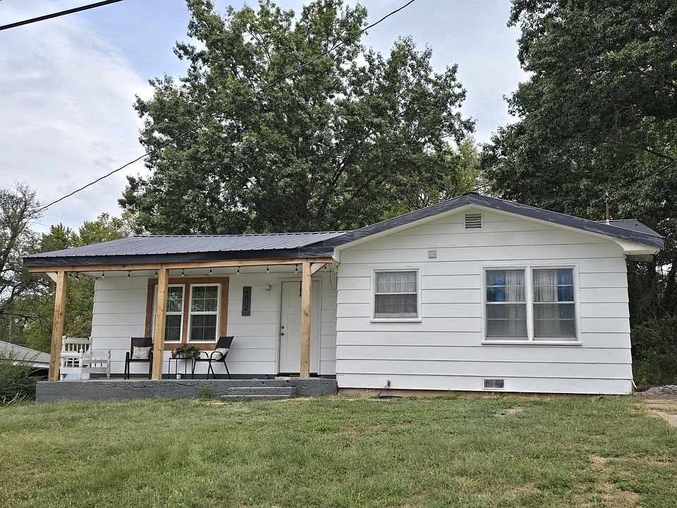 1st image of 202 E Grand Avenue