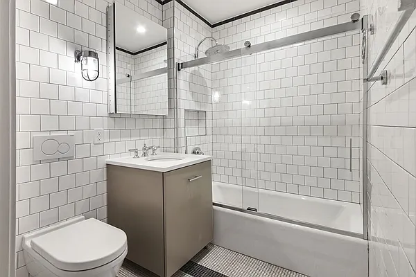 Rented by Bond New York | media 23